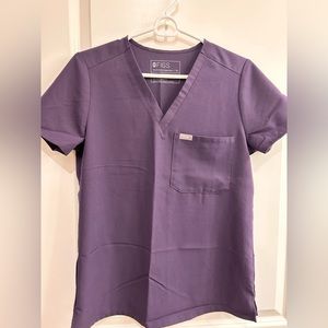 Figs scrub top
